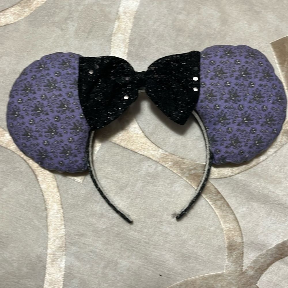 Haunted mansion wallpaper Minnie ears